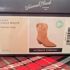 Universal Thread Jacey Tan Boots